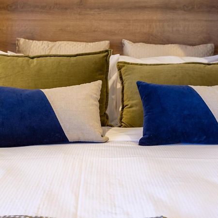 Downtown Comfort: Modern Studio With Backyard ไครสต์เชิร์ช ภายนอก รูปภาพ