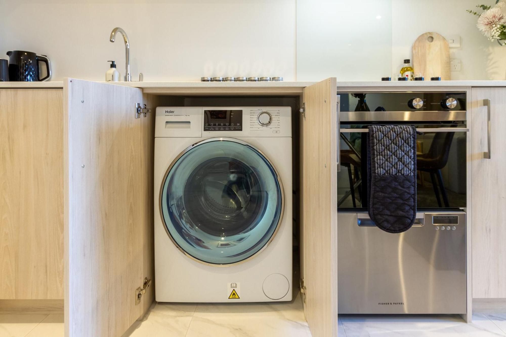 Downtown Comfort: Modern Studio With Backyard ไครสต์เชิร์ช ภายนอก รูปภาพ