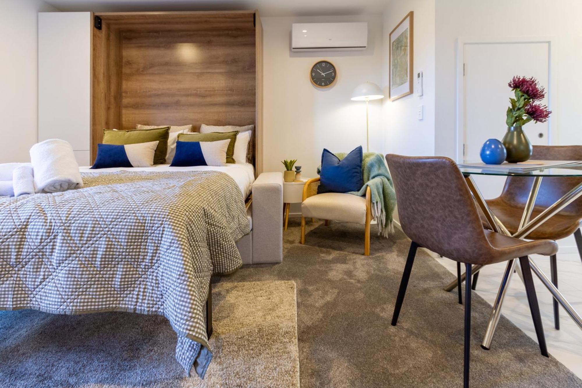 Downtown Comfort: Modern Studio With Backyard ไครสต์เชิร์ช ภายนอก รูปภาพ