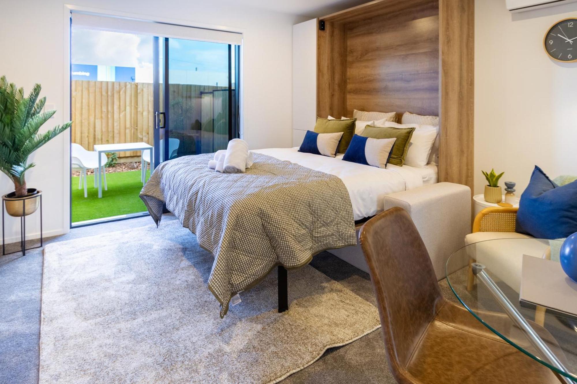 Downtown Comfort: Modern Studio With Backyard ไครสต์เชิร์ช ภายนอก รูปภาพ